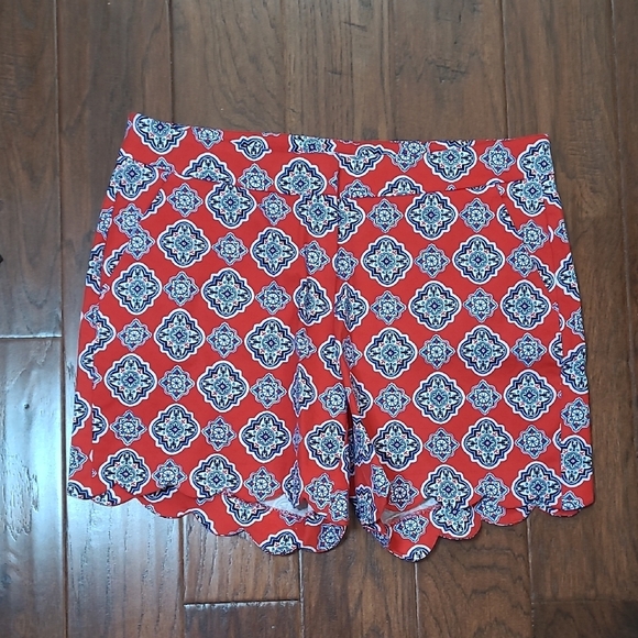 crown & ivy Pants - NWOT Crown & Ivy Red Designed Shelby Shorts with Scalloped Hem size 14W